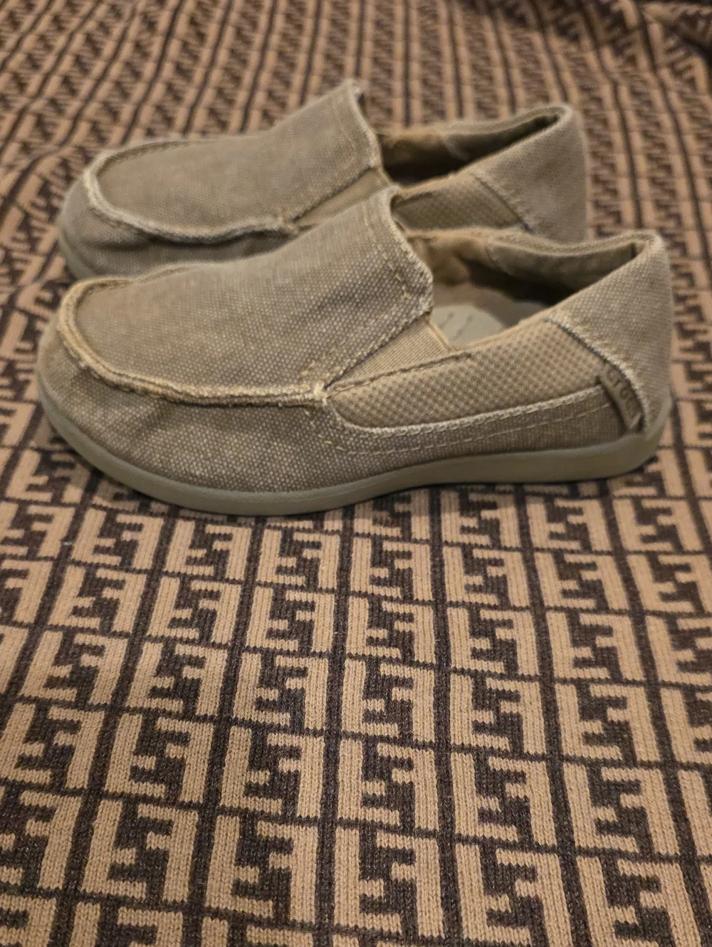 Crocs Santa Cruz Kids Size 11 C Casual Slip-On Canvas Shoes Loafer Boat Shoe